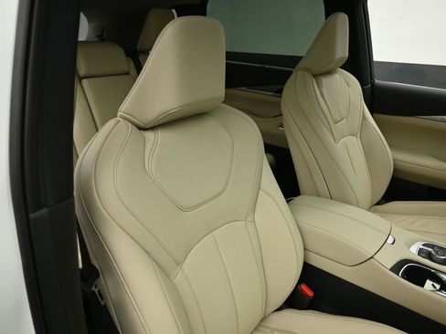 Certified 2025 INFINITI QX60 Luxe image 32