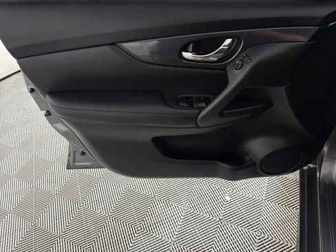 Used 2018 Nissan Rogue SV FWD image 10
