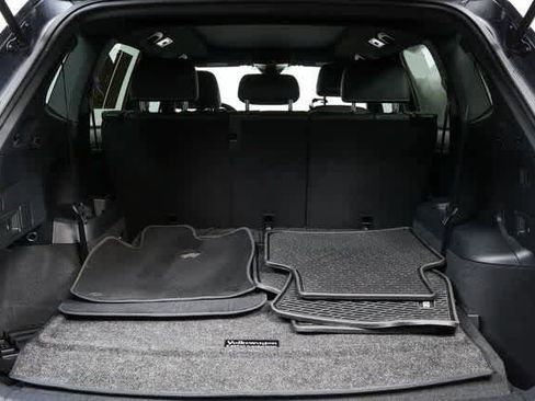 Certified 2023 Volkswagen Tiguan SE R-Line image 25