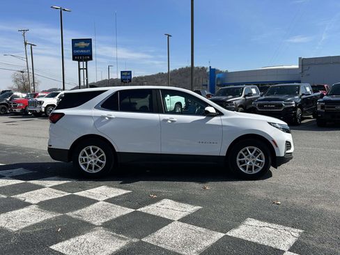 Used 2024 Chevrolet Equinox LT image 2