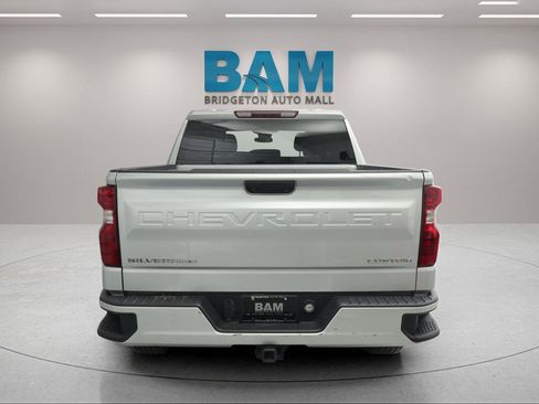 Used 2022 Chevrolet Silverado 1500 Custom image 4
