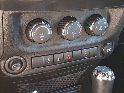 Used 2017 Jeep Wrangler Unlimited Sahara w/ Connectivity Group image 20