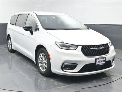 Used 2024 Chrysler Pacifica Touring-L