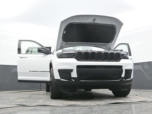Used 2023 Jeep Grand Cherokee L Laredo image 66