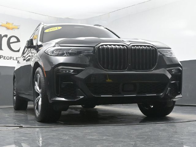 Used 2021 BMW X7 xDrive40i w/ M Sport Package AWD/4WD image 3