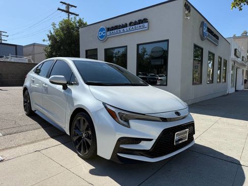 Used 2023 Toyota Corolla SE FWD image 2