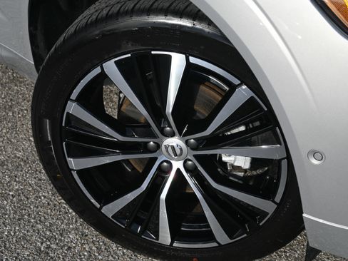 Used 2025 Volvo XC60 B5 Plus image 25