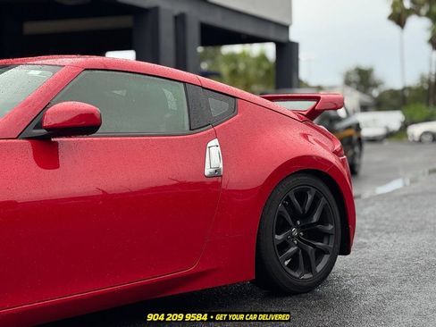 Used 2016 Nissan 370Z Coupe RWD image 3