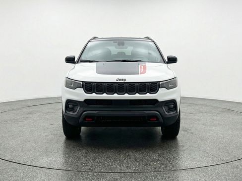 Used 2025 Jeep Compass Trailhawk image 2