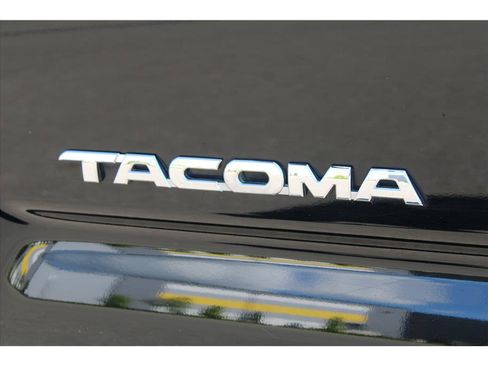 Used 2015 Toyota Tacoma 4x4 Double Cab w/ TRD Off-Road Package image 29