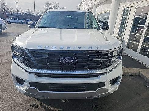 New 2026 Ford Expedition Max Platinum image 3