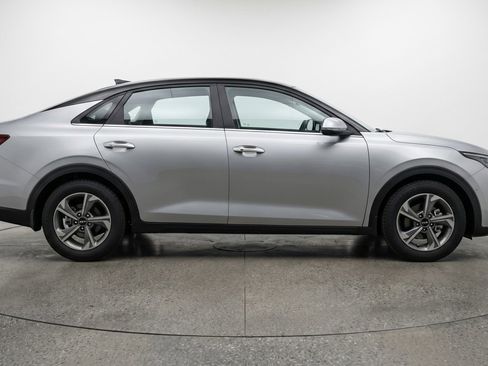 Used 2025 Kia K4 LXS image 11