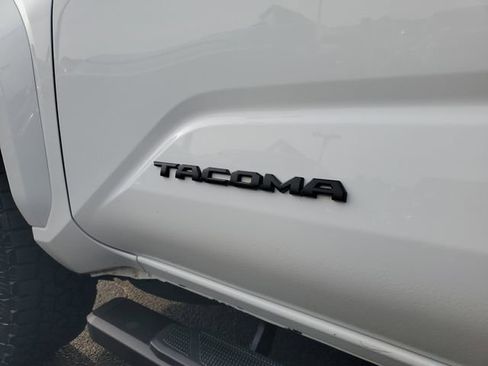 Used 2024 Toyota Tacoma TRD Sport image 12