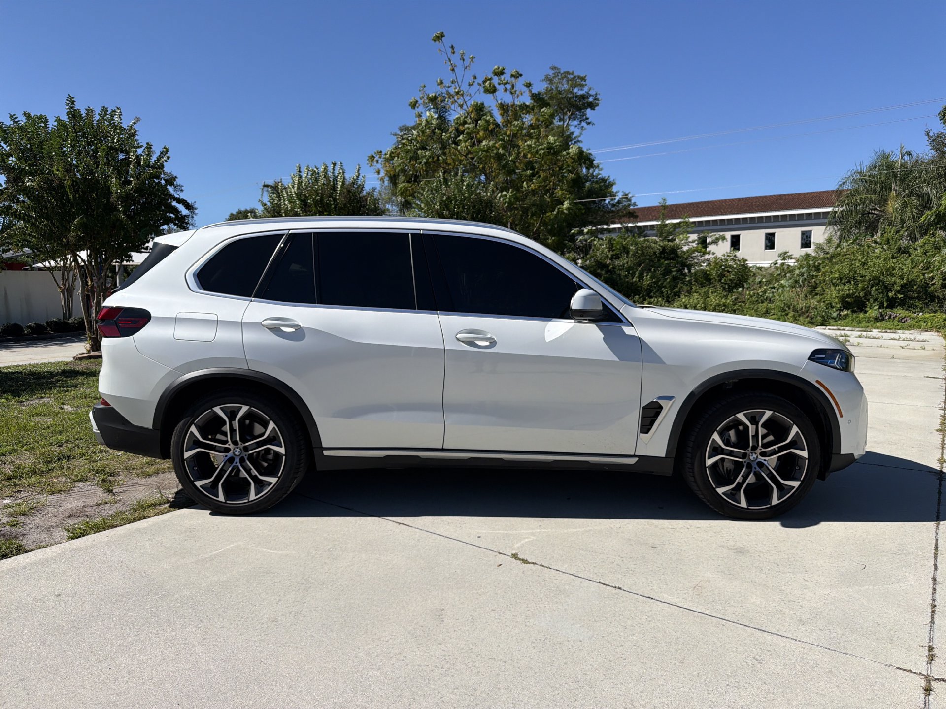 Used 2025 BMW X5 xDrive40i AWD/4WD image 3
