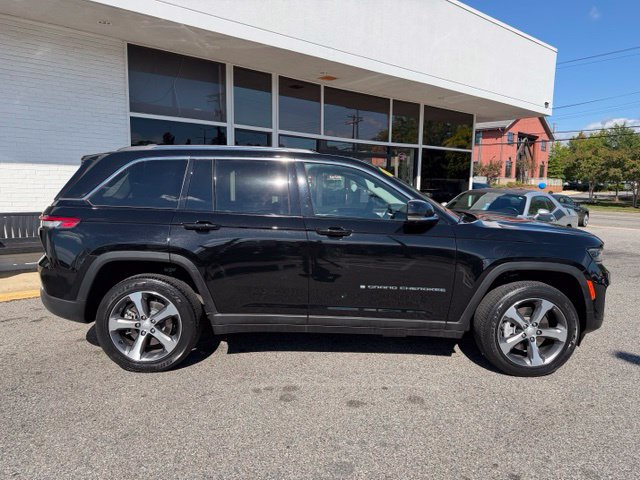 Used 2023 Jeep Grand Cherokee 4WD 4xe w/ Luxury Tech Group II image 11