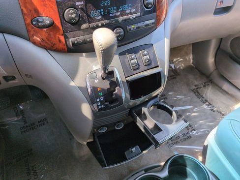 Used 2009 Toyota Sienna FWD image 17