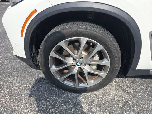 Used 2019 BMW X5 xDrive40i w/ Premium Package 2 AWD/4WD image 11
