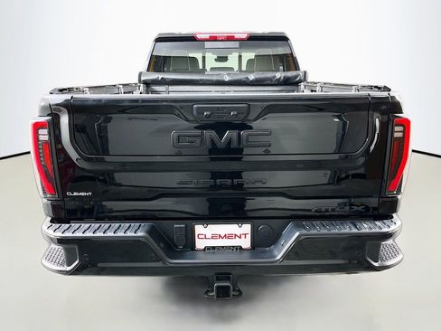 Used 2025 GMC Sierra 2500 AT4X image 8