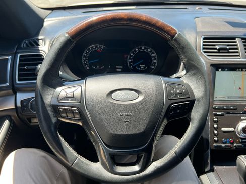 Used 2018 Ford Explorer Platinum AWD/4WD image 19