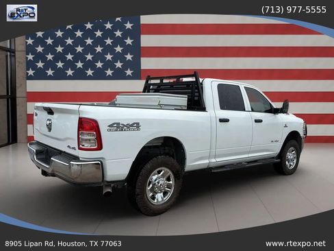 Used 2022 RAM 2500 Tradesman w/ Chrome Appearance Group AWD/4WD image 8