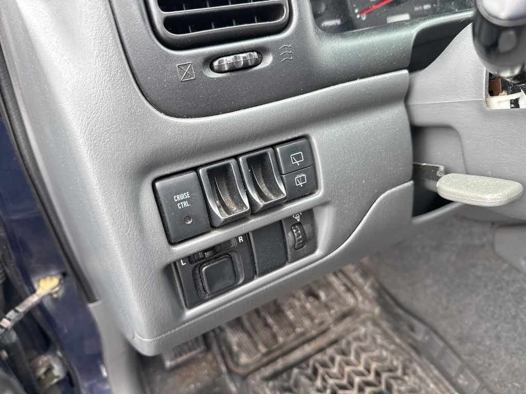 Used 2000 Chevrolet Tracker 4WD w/ Preferred Equipment Group 2 image 15