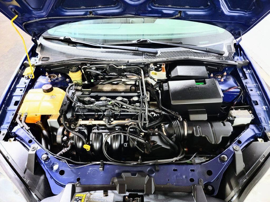 Used 2005 Ford Focus ZX4 Sedan FWD image 31