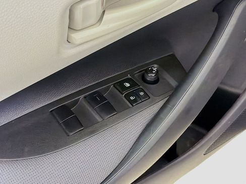 Used 2022 Toyota Corolla LE image 18