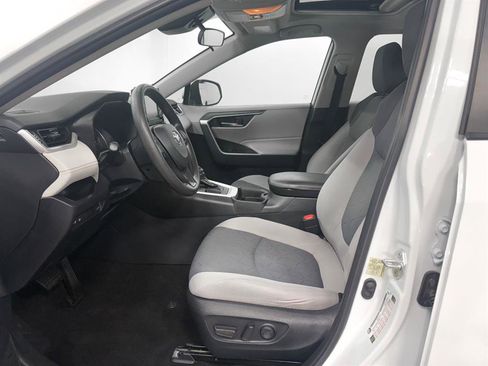 Used 2019 Toyota RAV4 XLE w/ Convenience Package image 4