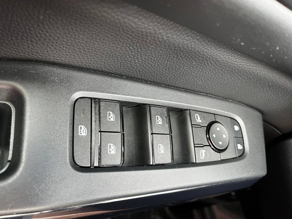 Used 2025 Nissan Pathfinder SV AWD/4WD image 22