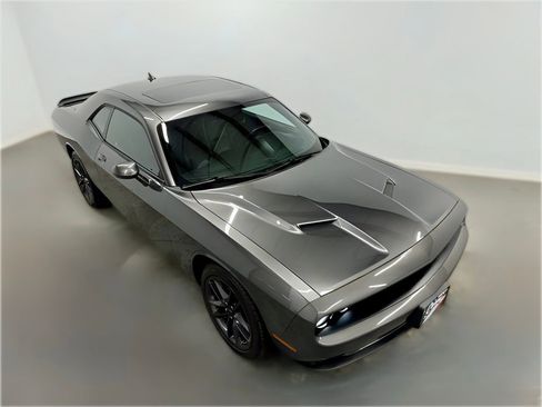 Used 2022 Dodge Challenger SXT w/ Plus Package image 6