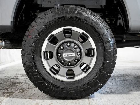 Used 2023 Ford F350 Platinum w/ Tremor Off-Road Package AWD/4WD image 38