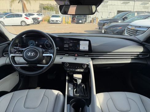Used 2025 Hyundai Elantra Limited image 33