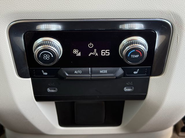 Used 2022 GMC Yukon XL Denali AWD/4WD image 29