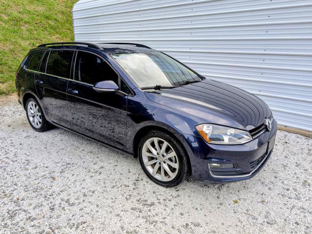 Used 2017 Volkswagen Golf SportWagen FWD image 1