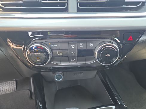 Used 2026 Chevrolet Trax LT FWD image 27