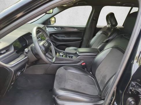 Used 2024 Jeep Grand Cherokee Altitude AWD/4WD image 16