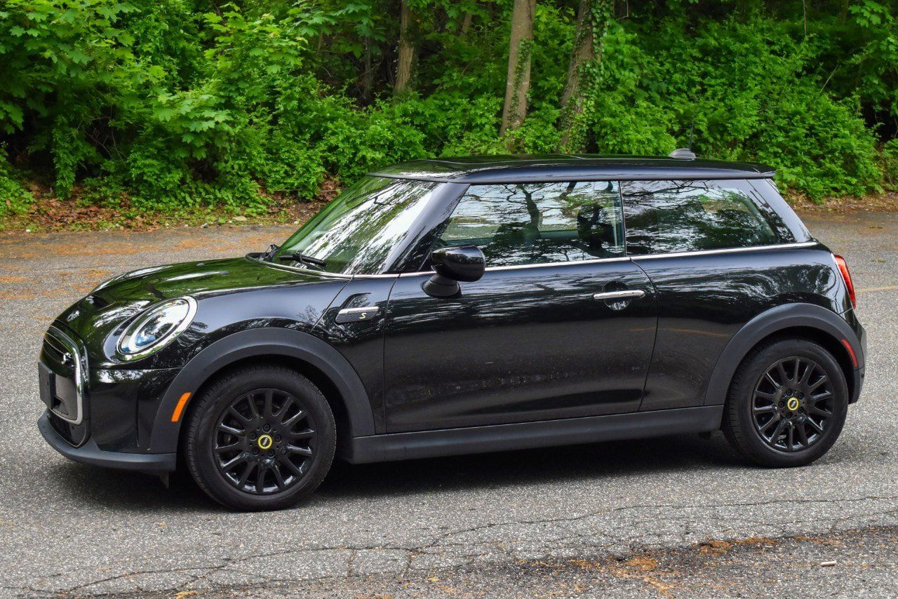 Used 2024 MINI Cooper SE FWD image 3