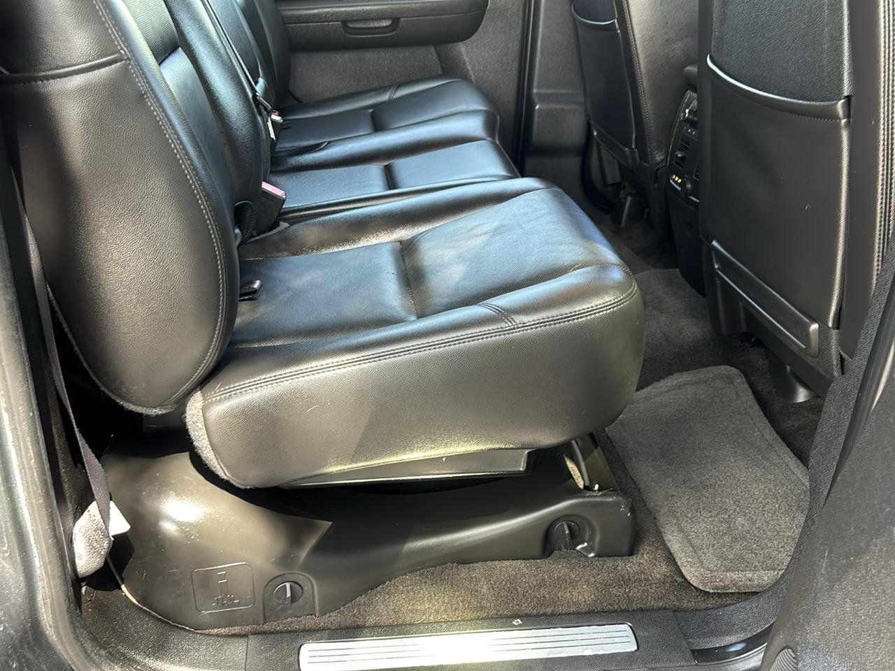 Used 2011 Chevrolet Avalanche LTZ AWD/4WD image 27