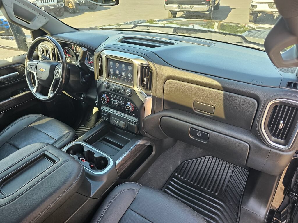 Used 2022 Chevrolet Silverado 2500 LTZ w/ LTZ Convenience Package AWD/4WD image 11