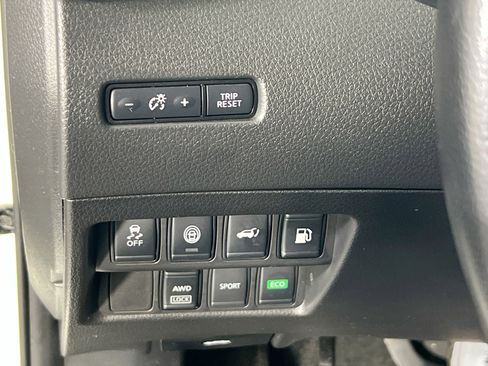 Used 2020 Nissan Rogue SV image 10