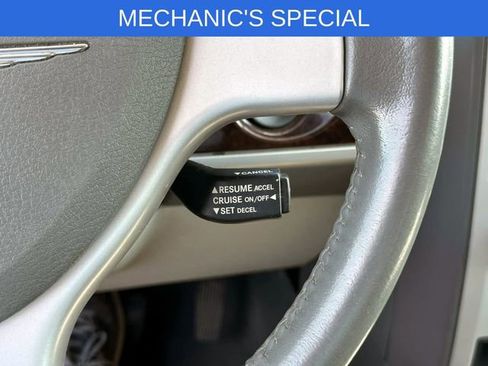 Used 2010 Chrysler Town & Country Touring w/ Heated Seat Group FWD image 22