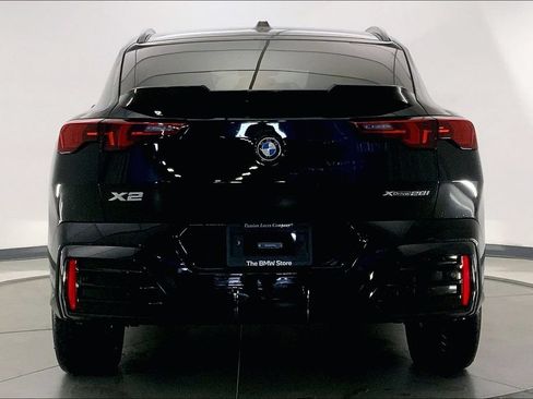 New 2026 BMW X2 xDrive28i w/ Technology Package AWD/4WD image 3