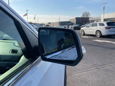 Used 2023 GMC Acadia SLE w/ Driver Convenience Package image 13