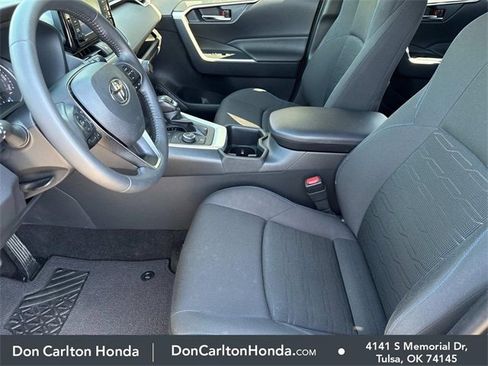Used 2022 Toyota RAV4 SE image 9