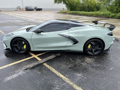 Used 2024 Chevrolet Corvette Stingray Premium Conv w/ Z51 Performance Package RWD image 3