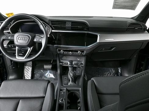 Certified 2025 Audi Q3 2.0T Premium image 17
