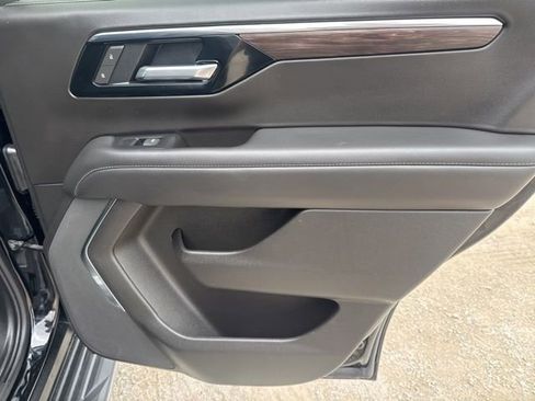 Used 2025 Chevrolet Tahoe LT AWD/4WD image 23