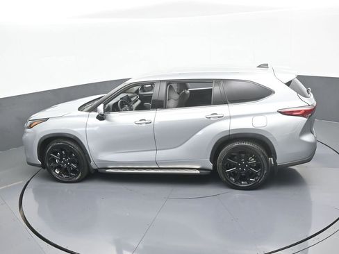 Used 2022 Toyota Highlander L image 49