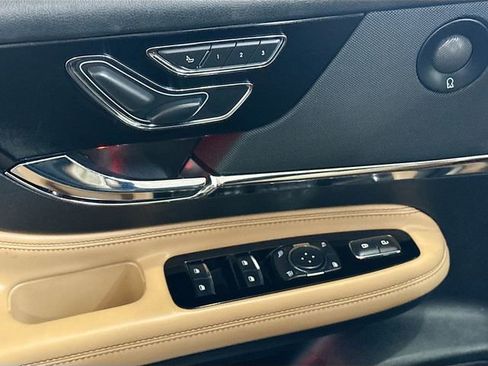 Used 2021 Lincoln Corsair Reserve w/ Equipment Group 201A image 19