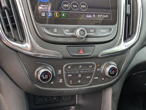 Used 2019 Chevrolet Equinox LT w/ Sun & Navigation Package image 13